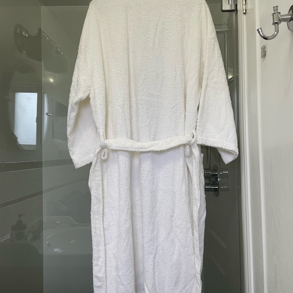COPY - Bathrobe - 2nd listing - Picture 2 of 3